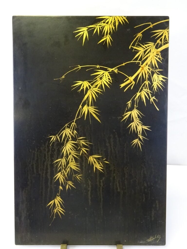 [X] NGUYEN THANH LE (1919-2003) - Vientam - Panneau en bois noirci et doré. A d…