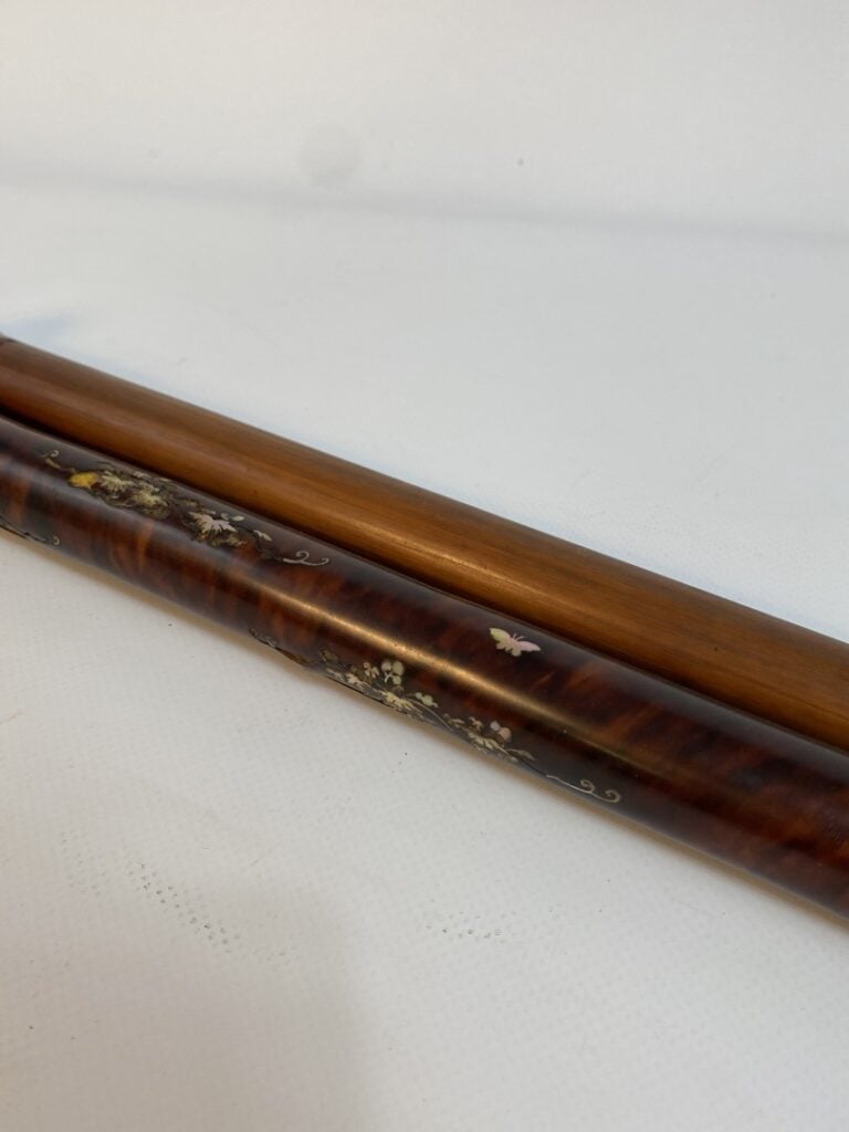 [X] PIPE A OPIUM EN ECAILLE AVEC INCRUSTATIONS DE NACRE - Chine ou Vietnam - A…