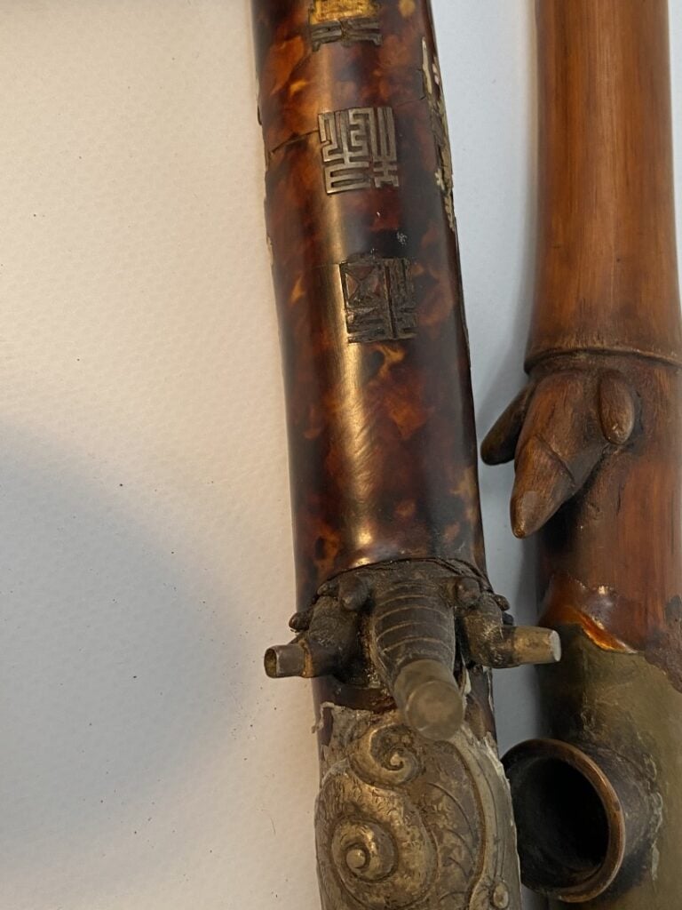[X] PIPE A OPIUM EN ECAILLE AVEC INCRUSTATIONS DE NACRE - Chine ou Vietnam - A…