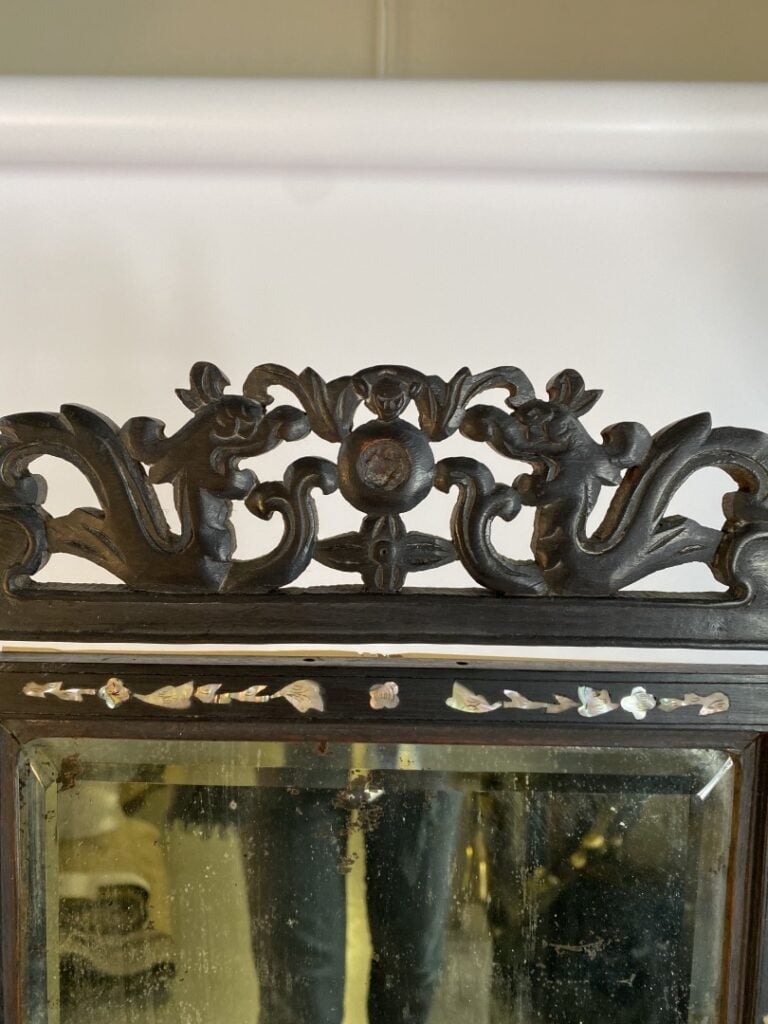 [X] PSYCHE/ MIROIR EN BOIS SCULPTE AVEC INCRUSTATIONS DE NACRE - Vietnam - Le f…