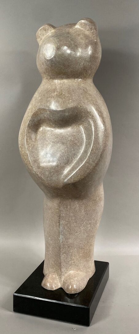 Xavier ALVAREZ (né en 1949) - Ours - Sculpture en bronze patiné beige-gris - Si…