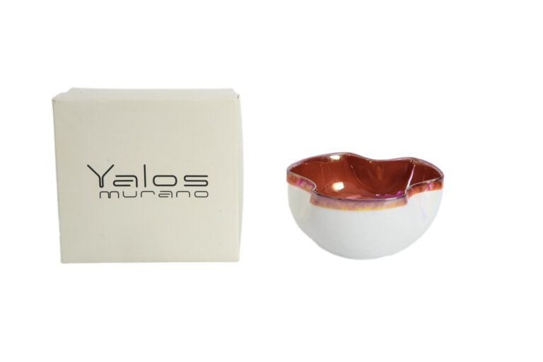 YALOS à Murano. - Coupe vide-poche en céramique irisée à l'imitation d'un coqui…