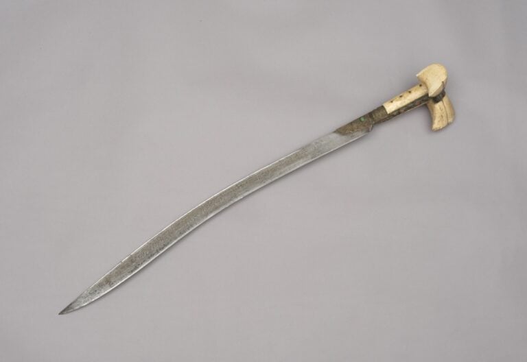 Yatagan - Monde Ottoman, XIXe siècle - Longueur 71,8 cm - Ce yatagan comporte u…