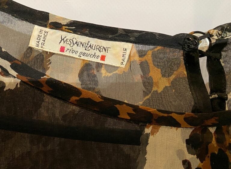 Yves SAINT LAURENT Rive gauche - Blouse en mousseline de soie à motif imprimé p…