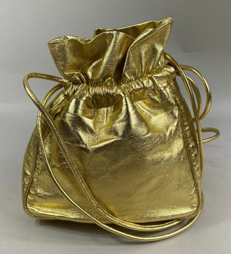 Yves SAINT LAURENT Rive gauche - Sac de forme bourse en cuir d'agneau doré, poc…