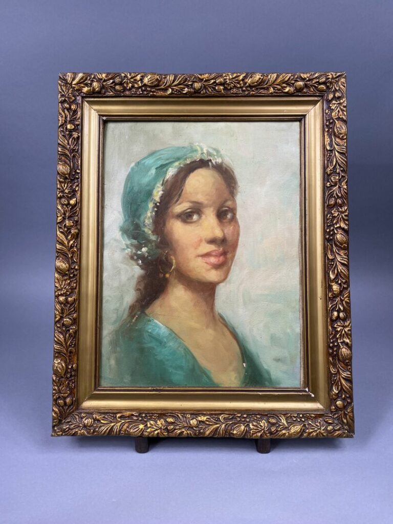 Ecole du XXe siècle - Portrait de femme au bonnet vert - Huile sur toile - 40 x…