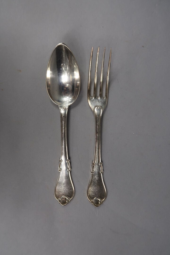 Emile PUIFORCAT - Ensemble de six couverts en argent (925) modèle filet contour…