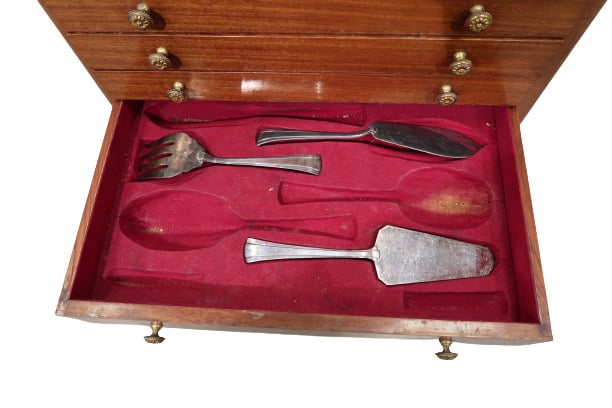 Ménagère en métal argenté modèle Art Déco comprenant environ 130 pièces dont :…