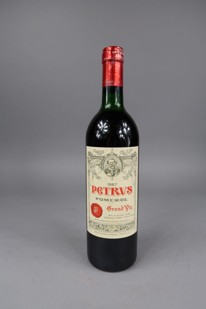 PETRUS - Une bouteille, 1987, Pomerol - (niveau légèrement bas, capsule légèrem…