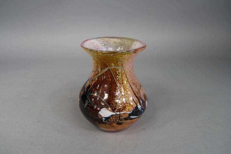 Jean Claude NOVARO (1943-2015) - Vase pansu à col évasé en verre soufflé à déco…