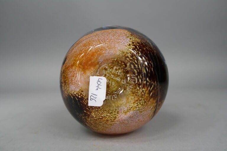 Jean Claude NOVARO (1943-2015) - Vase pansu à col évasé en verre soufflé à déco…