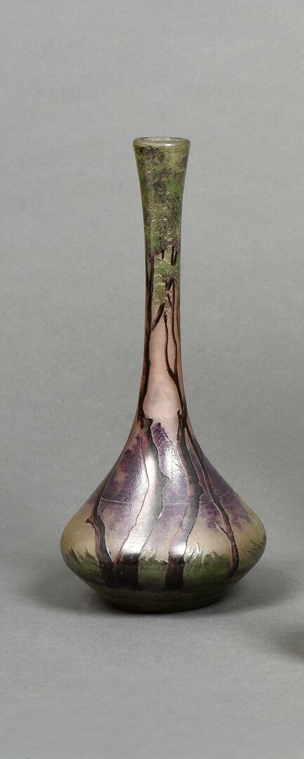 MULLER Frères LUNEVILLE - Vase soliflore en verre doublé à décor dégagé à l'aci…