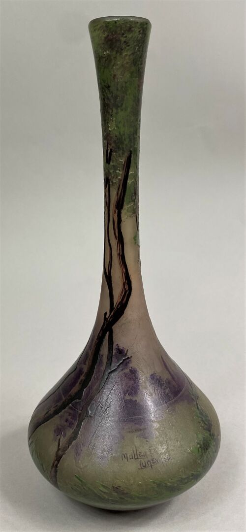MULLER Frères LUNEVILLE - Vase soliflore en verre doublé à décor dégagé à l'aci…
