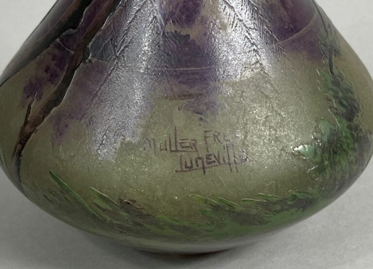 MULLER Frères LUNEVILLE - Vase soliflore en verre doublé à décor dégagé à l'aci…