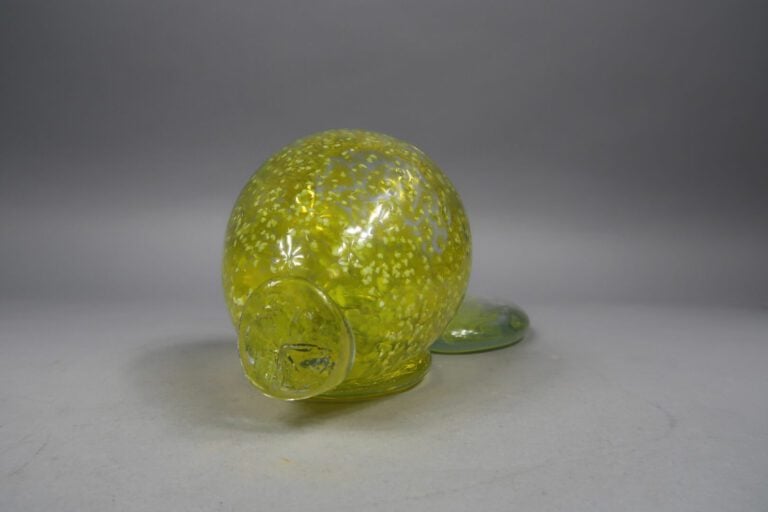 Jean Claude NOVARO (1943-2015) - Vase et coulée en verre soufflé à décor d'incl…