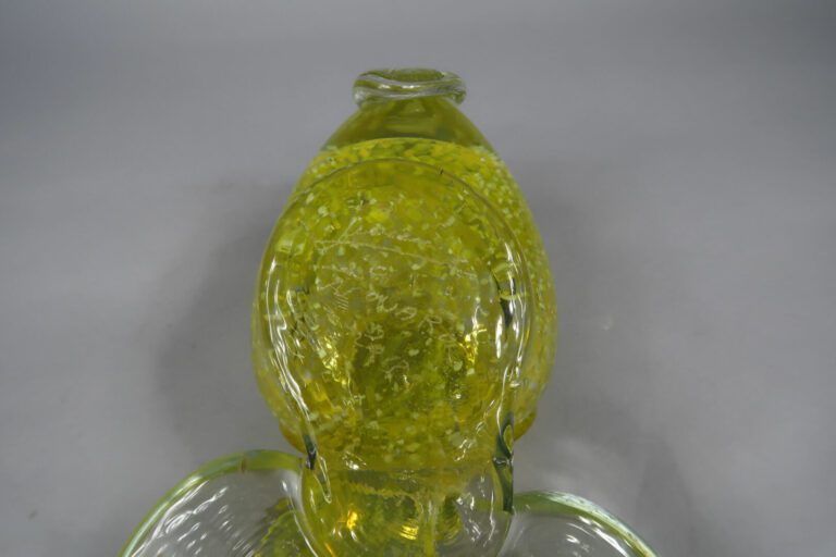 Jean Claude NOVARO (1943-2015) - Vase et coulée en verre soufflé à décor d'incl…