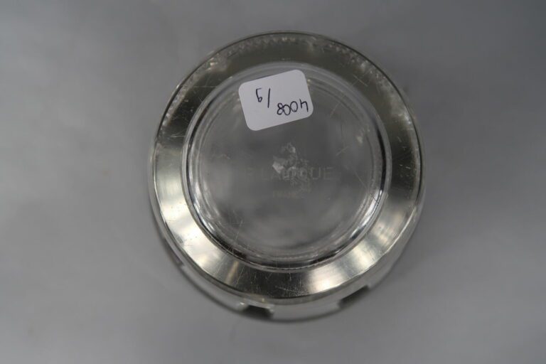 LALIQUE France - Vase en verre translucide modèle Megève - Signature à l'acide…