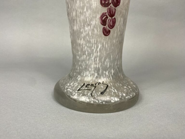 LEGRAS - Vase balustre sur piédouche circulaire en verre marmoréen à décor émai…