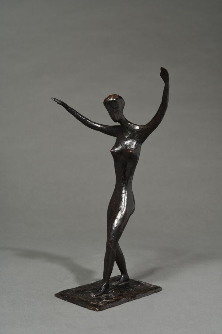Ecole moderne - Femme nue - Bronze à patine brune nuancée de noir - Porte une s…