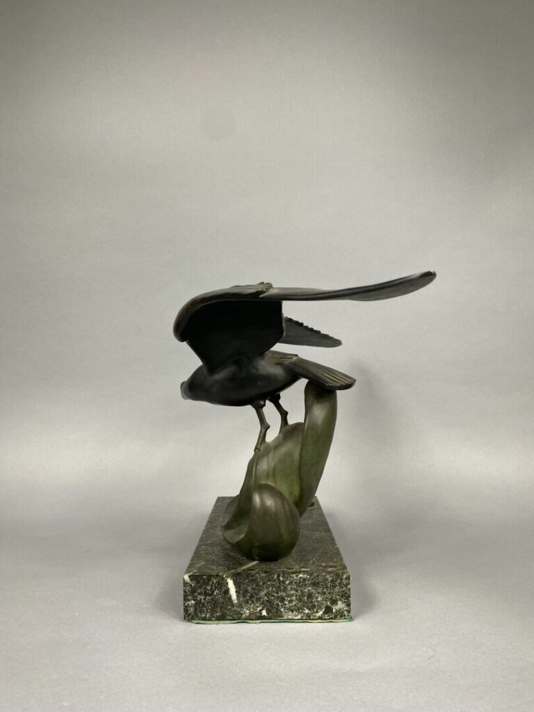 Alexandre OULINE (act.1918-1940) - Mouette - Epreuve en bronze à patine verte,…
