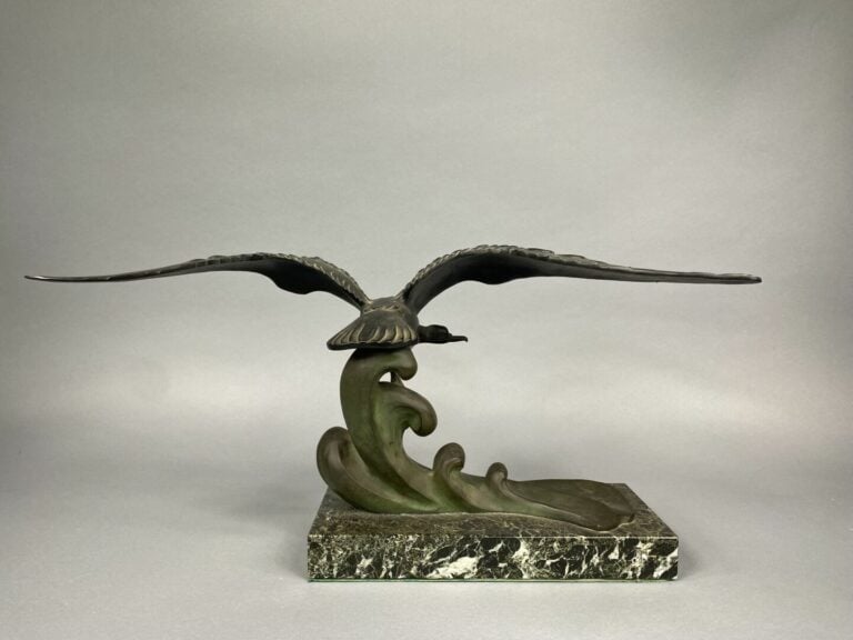 Alexandre OULINE (act.1918-1940) - Mouette - Epreuve en bronze à patine verte,…