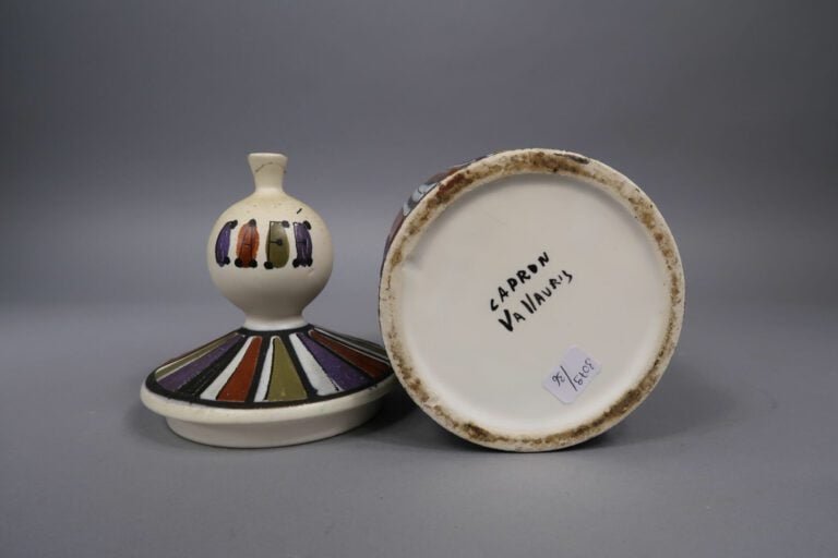 Roger CAPRON (1922-2006) & VALLAURIS - Pot couvert en céramique émaillée, inscr…