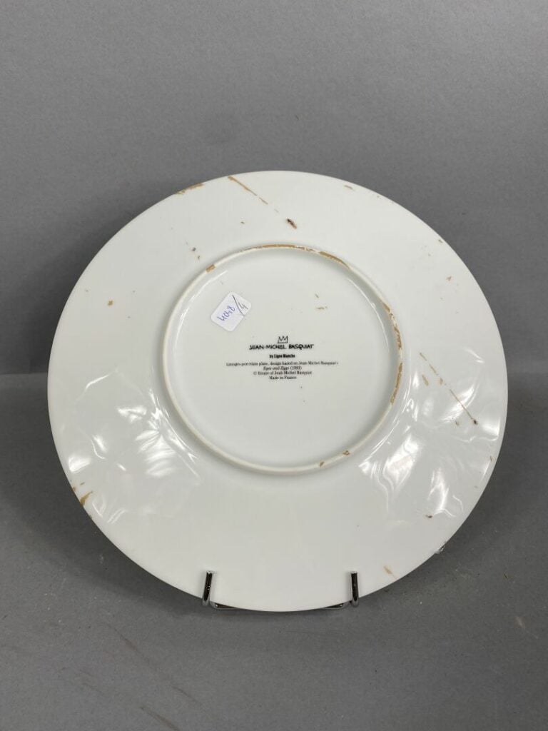 Jean-Michel BASQUIAT (1960-1988) - Eyes and eggs, 1983 - Assiette en porcelaine…