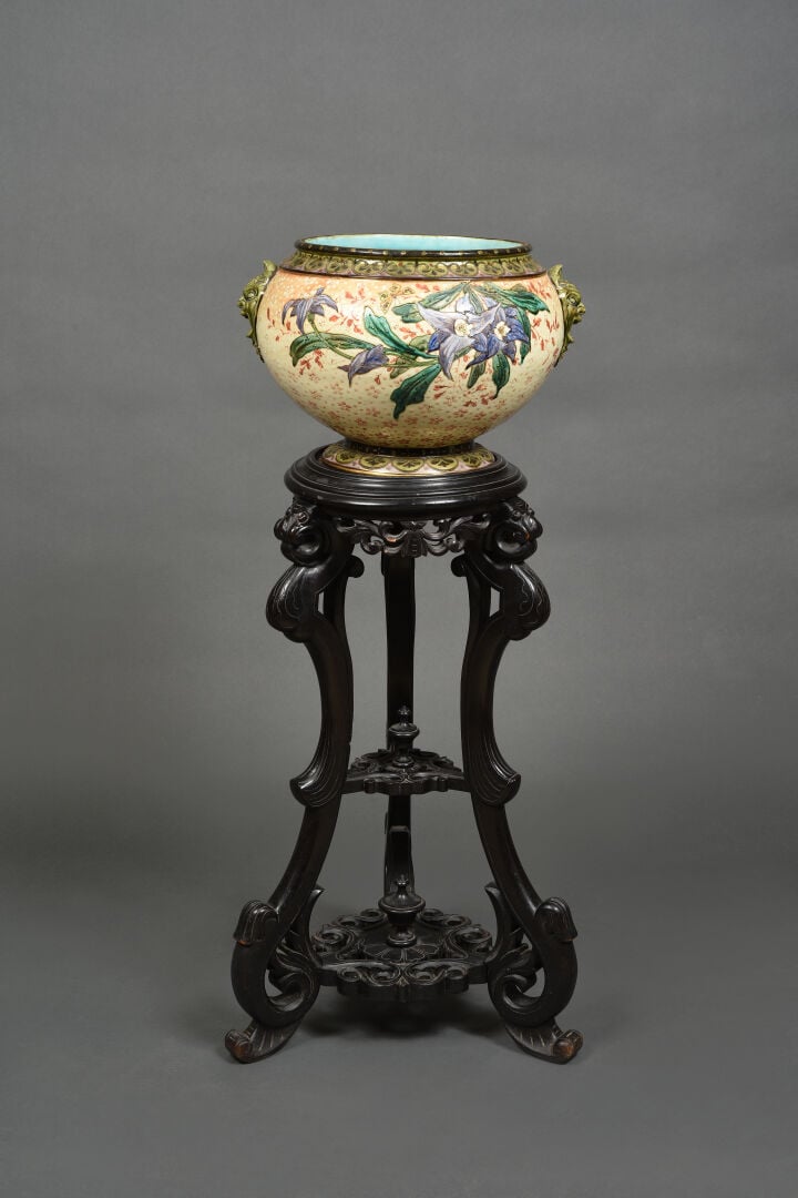 Albert-Léon LEBARQUE (1853-1939) - Cache-pot en faïence polychrome à décor de p…