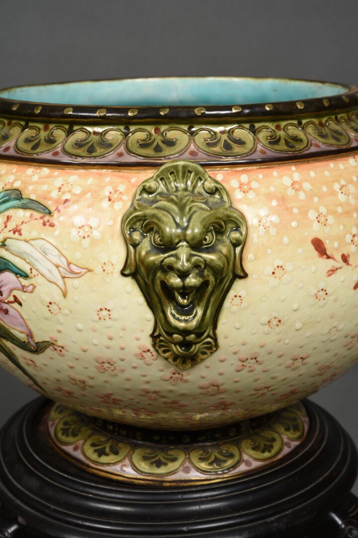 Albert-Léon LEBARQUE (1853-1939) - Cache-pot en faïence polychrome à décor de p…