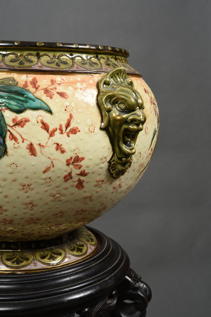 Albert-Léon LEBARQUE (1853-1939) - Cache-pot en faïence polychrome à décor de p…