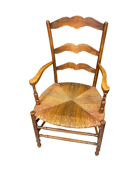 Suite de quatre fauteuils en noyer à assise paillée - Provence, XIXe siècle - (…