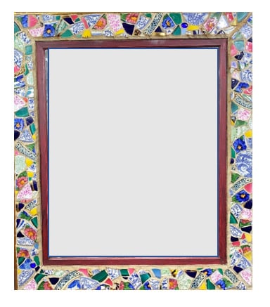 Deux miroirs de forme rectangulaire, l'encadrement orné de morceaux de céramiqu…