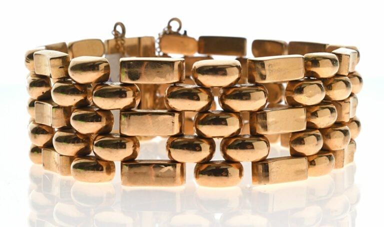 Large bracelet articulé en or jaune 18 carats 750 0/00. Travail Italien. Deuxie…
