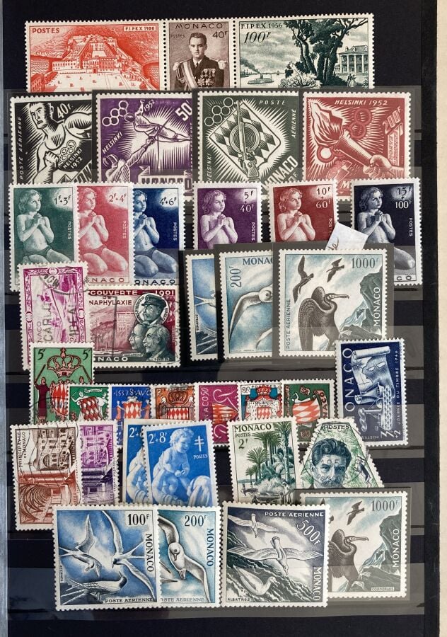 Monaco - Une collection de timbres de Monaco des origines aux années 1980 dont…