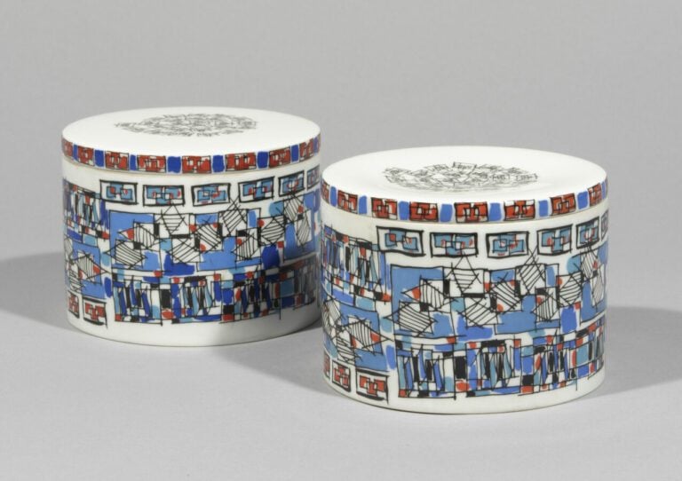 Natalia DUMITRESCO (1915-1997) - Mangalia - Coupe, grande taille, en porcelaine…