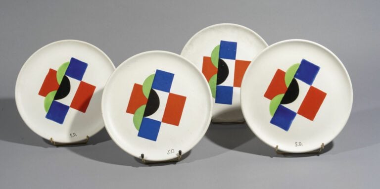 Sonia DELAUNAY (1885-1979) - Sonia, 1985 - Ensemble de 4 assiettes en faïences…