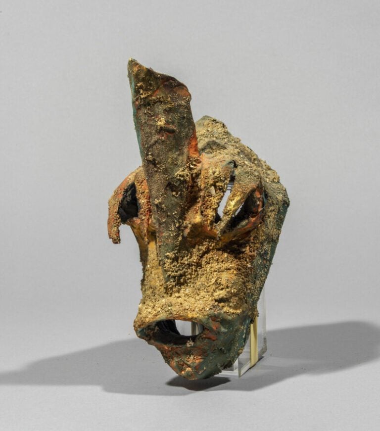 Suzanne MARTIN (1926-) - Masque - Papier mâché, sable et technique mixte 18 x 1…