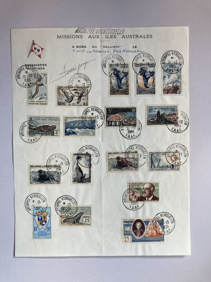TAAF - Un ensemble de philatélie des terres australes dont timbres, gravures, d…