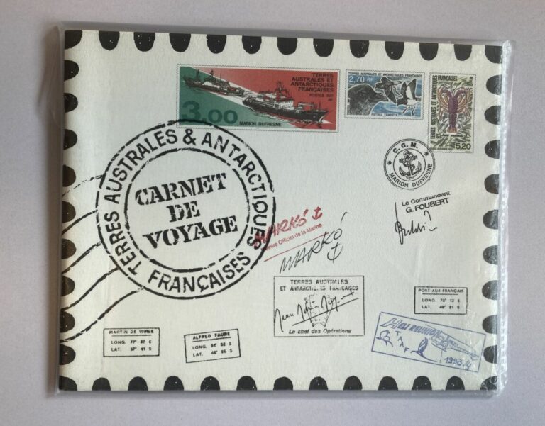 TAAF - Un ensemble de philatélie des terres australes dont timbres, gravures, d…