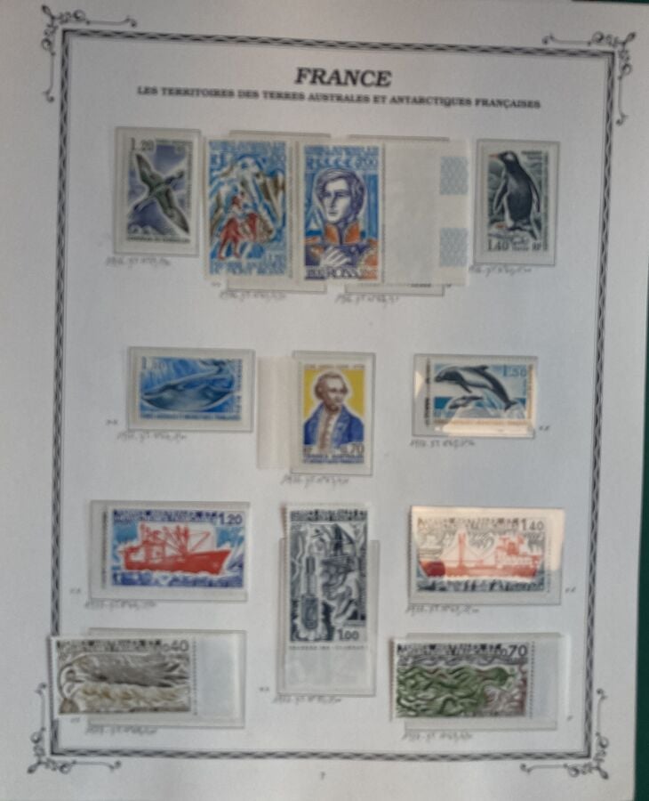 TAAF - Un ensemble de philatélie des terres australes dont timbres, gravures, d…