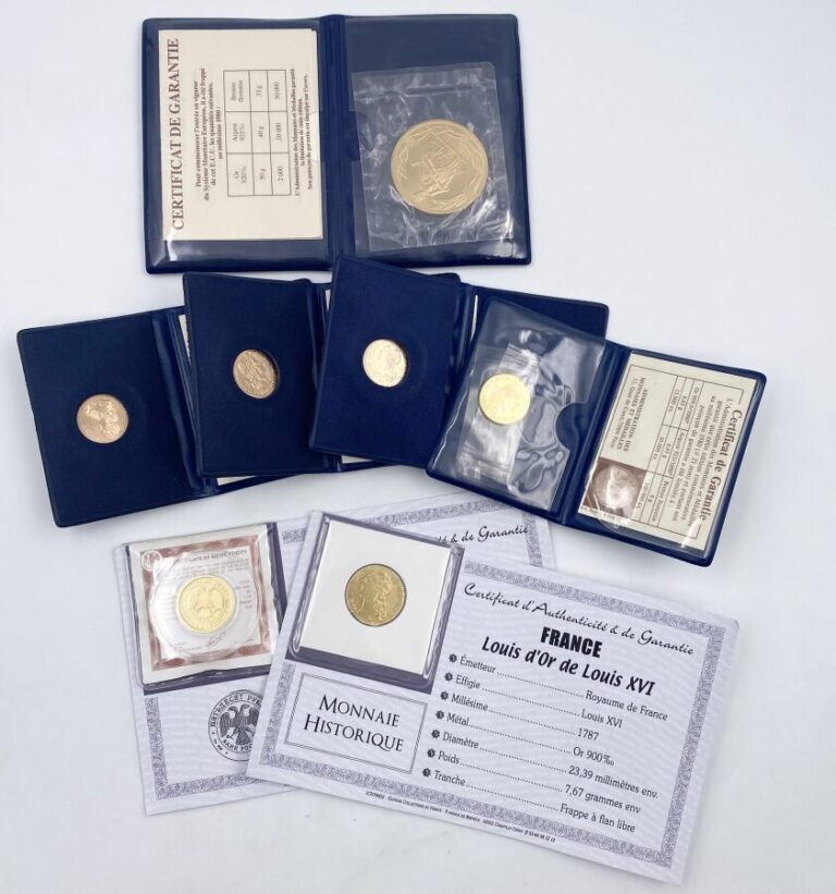 Ensemble de 3 médailles en or 900‰ comprenant : - - Une médaille en or Louis XI…