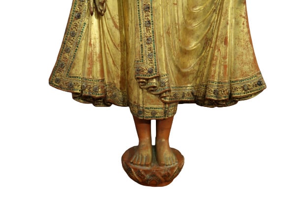 Asie du Sud-Est - Sculpture en bois laqué et doré représentant Bouddha debout s…