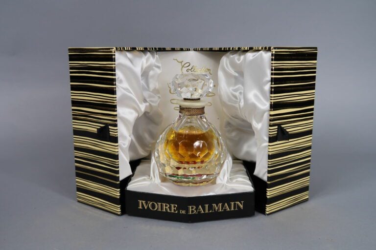BALMAIN - Flacon de parfum "Ivoire" 30 ml en cristal de Saint Louis - Exemplair…