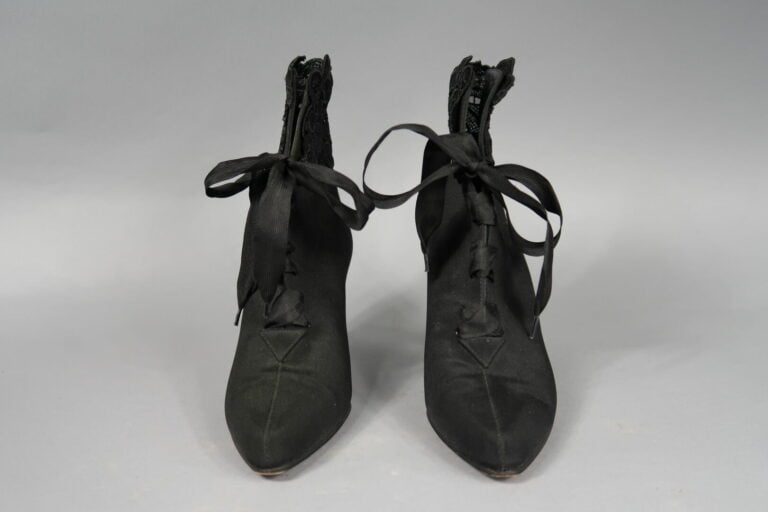 CAREL - Paire de bottines en tissu noir orné de dentelle - Pointure : 36 - Talo…