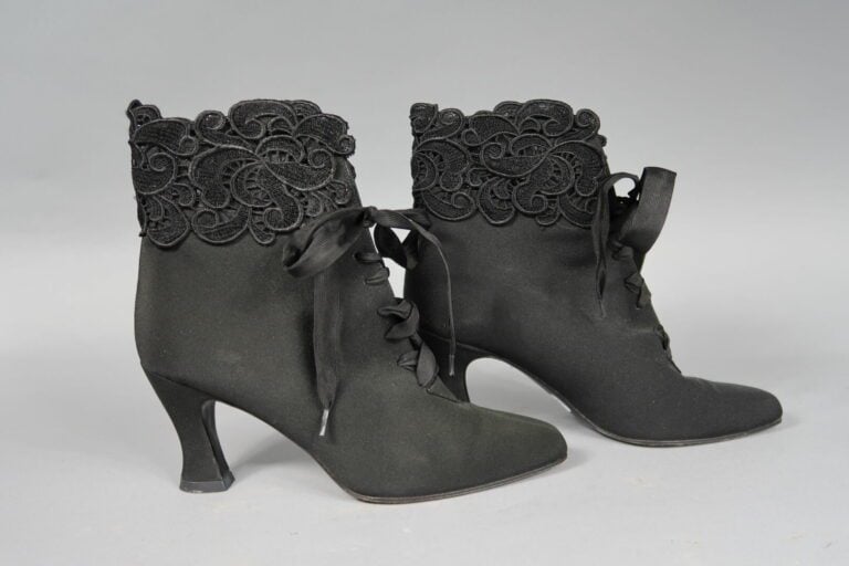 CAREL - Paire de bottines en tissu noir orné de dentelle - Pointure : 36 - Talo…