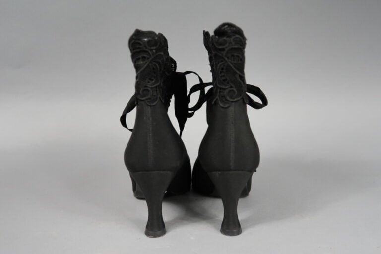 CAREL - Paire de bottines en tissu noir orné de dentelle - Pointure : 36 - Talo…