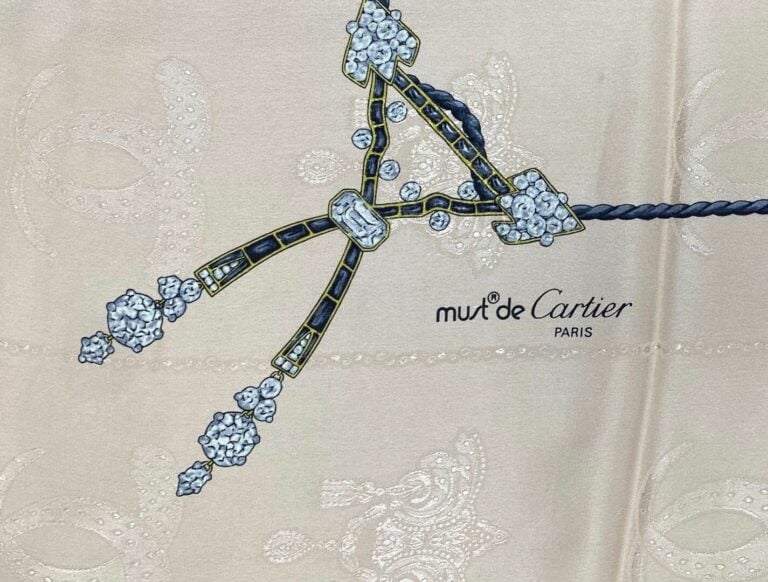 CARTIER, Must - Carré en soie rose poudré à motif de diadème - Avec boîte