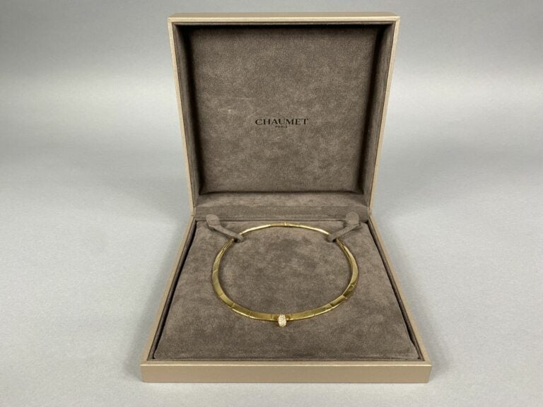 CHAUMET Paris - Collier ras de cou en or jaune (750) formé de maillons rectangu…
