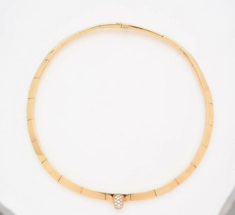 CHAUMET Paris - Collier ras de cou en or jaune (750) formé de maillons rectangu…