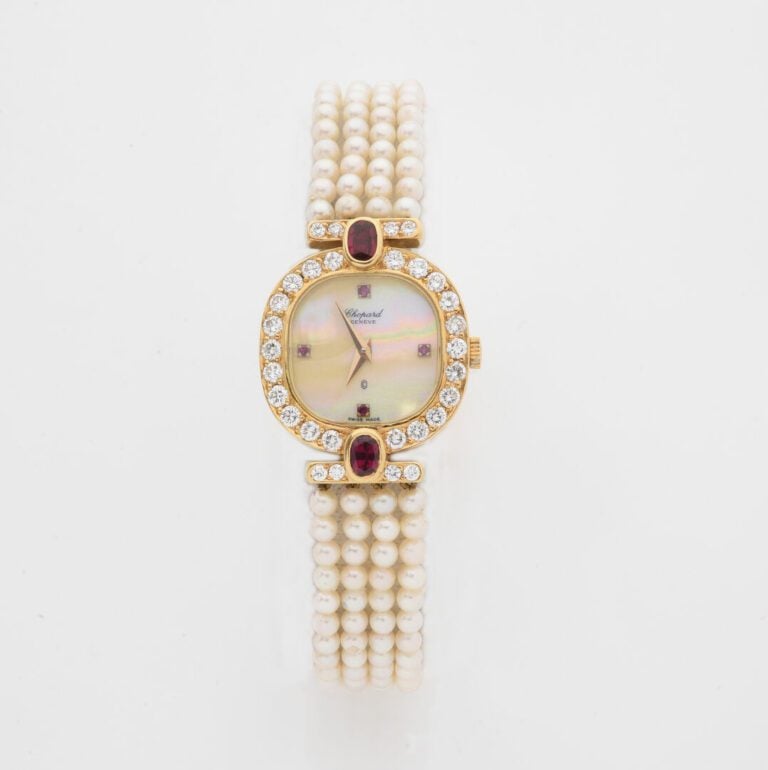 CHOPARD - Montre bracelet de dame, boîtier arrondi en or jaune (750), lunette s…